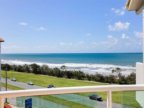Property grounds - Beachside Stay - Coastal Comfort - Walk to Surf @ Alex Seaside Resort (Sunshine Coast)