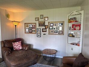 Interior - The Peterson House- A charming 3-bed 2 Bath house in downtown Coulee City (Coulee City)