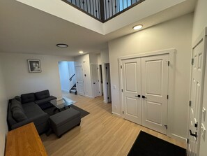 Interior - Spacious 5-Bedroom Home in NE Calgary, (Calgary)