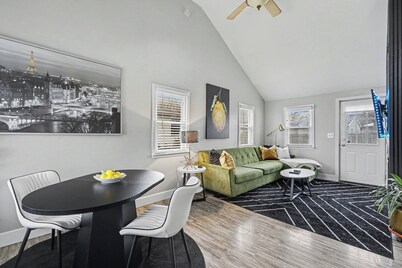 Cozy & Peaceful Getaway Minutes to Ann Arbor