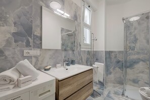 Standard Apartment, Multiple Bedrooms (La Maison Di Amilcare) | Bathroom | Shower, bidet, towels, soap - La Maison Di Amilcare (Sanremo)
