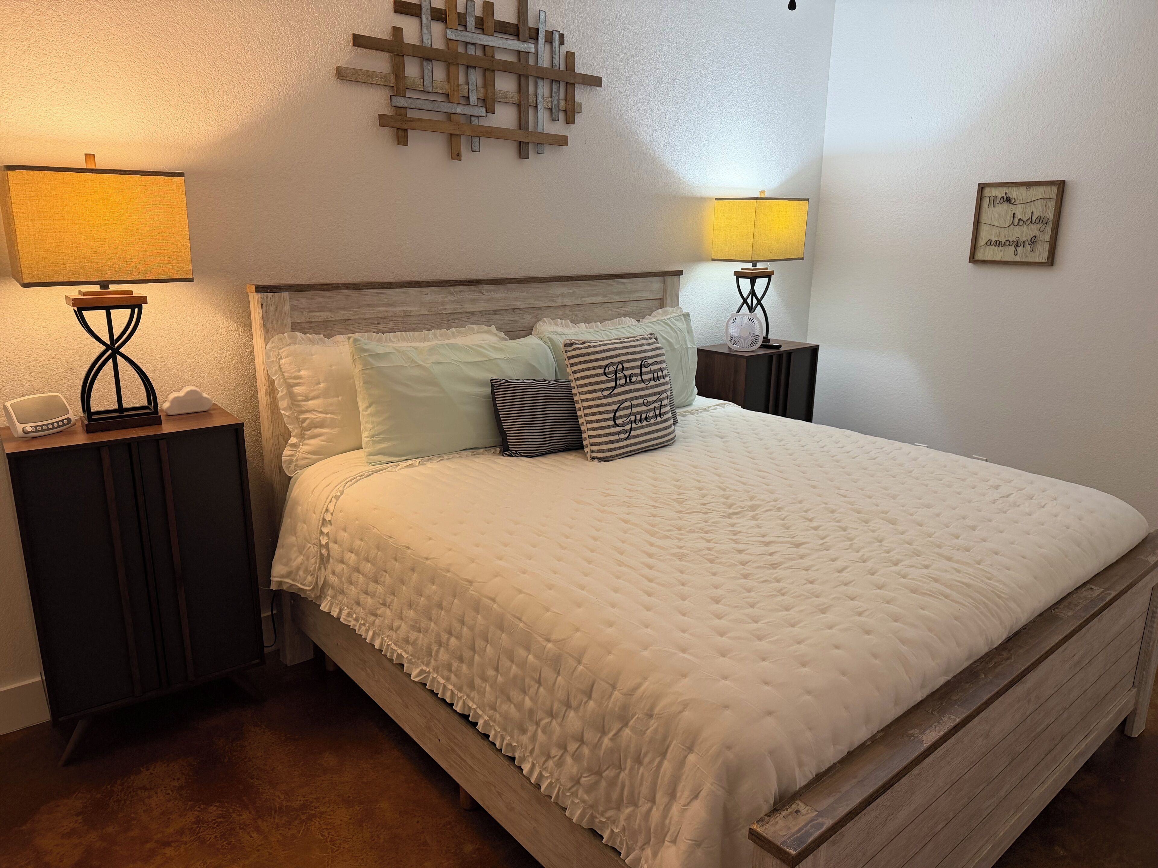 2 habitaciones, tabla de planchar con plancha, wifi y ropa de cama 