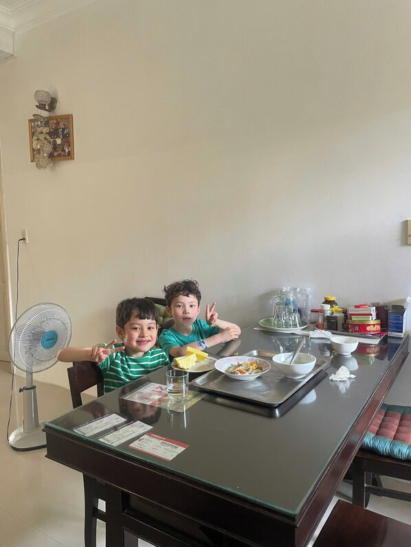 Dining - Maison Vy Homestay (Phuong Vi Da)