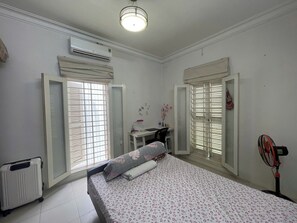 Premium bedding, memory-foam beds, blackout curtains, iron/ironing board - Maison Vy Homestay (Phuong Vi Da)