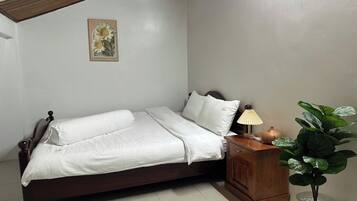 Standard Room | Desk, blackout curtains, iron/ironing board, free WiFi