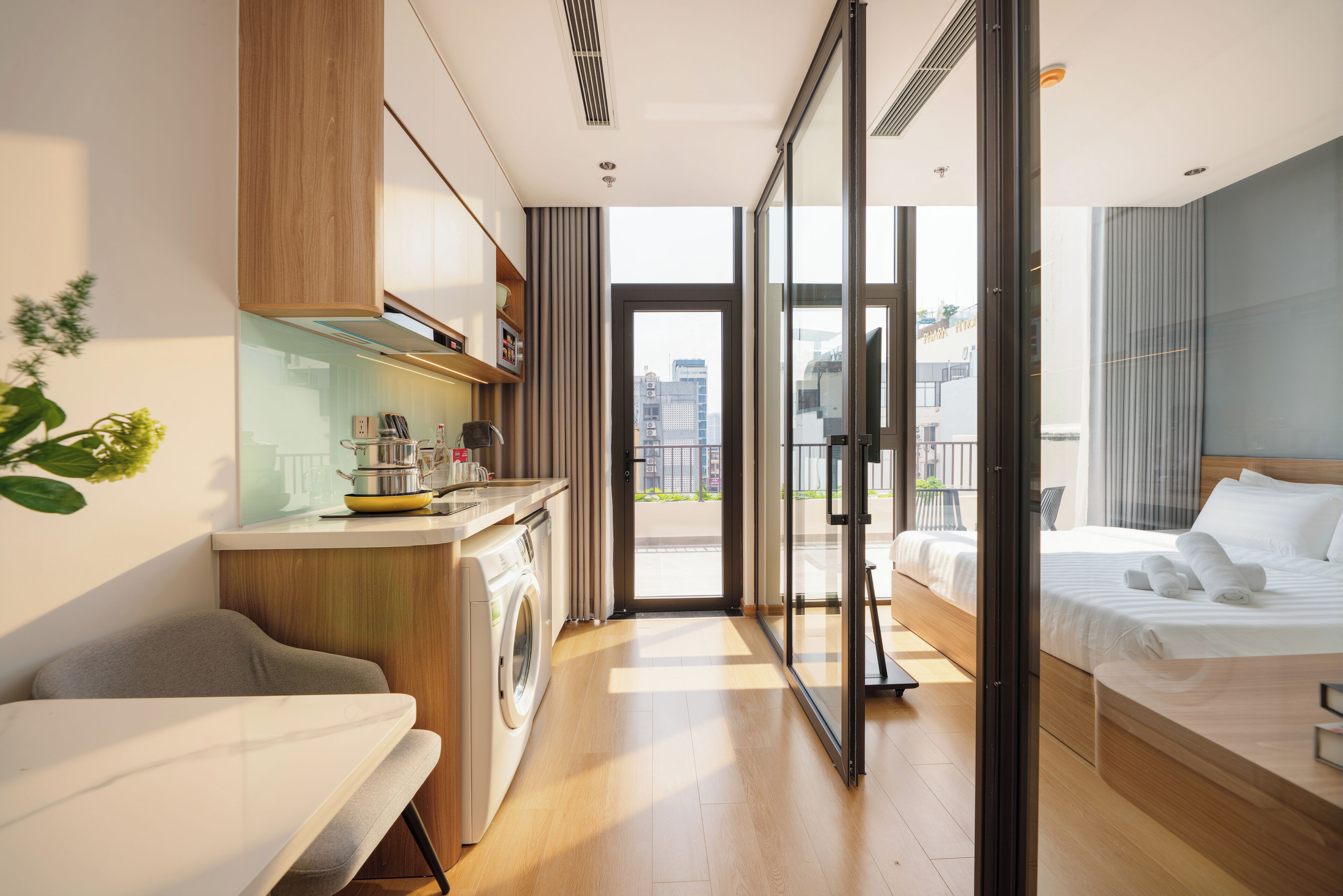 Lyxstudio - balkong - utsikt mot staden