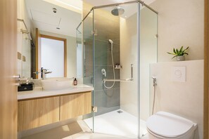 Superior Studio, 1 Queen Bed | Bathroom | Shower, hair dryer, towels, soap - ANORA HOME by BRIO (Phuong An Hai Bac)