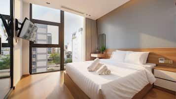 Premium Studio, 1 Queen Bed, Balcony, City View | Desk, free WiFi