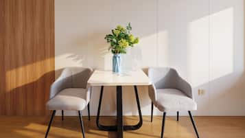 Premium Studio, 1 Queen Bed, Balcony, City View | Dining