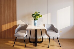 Studio Premium - balkong - utsikt mot staden | Restauranger