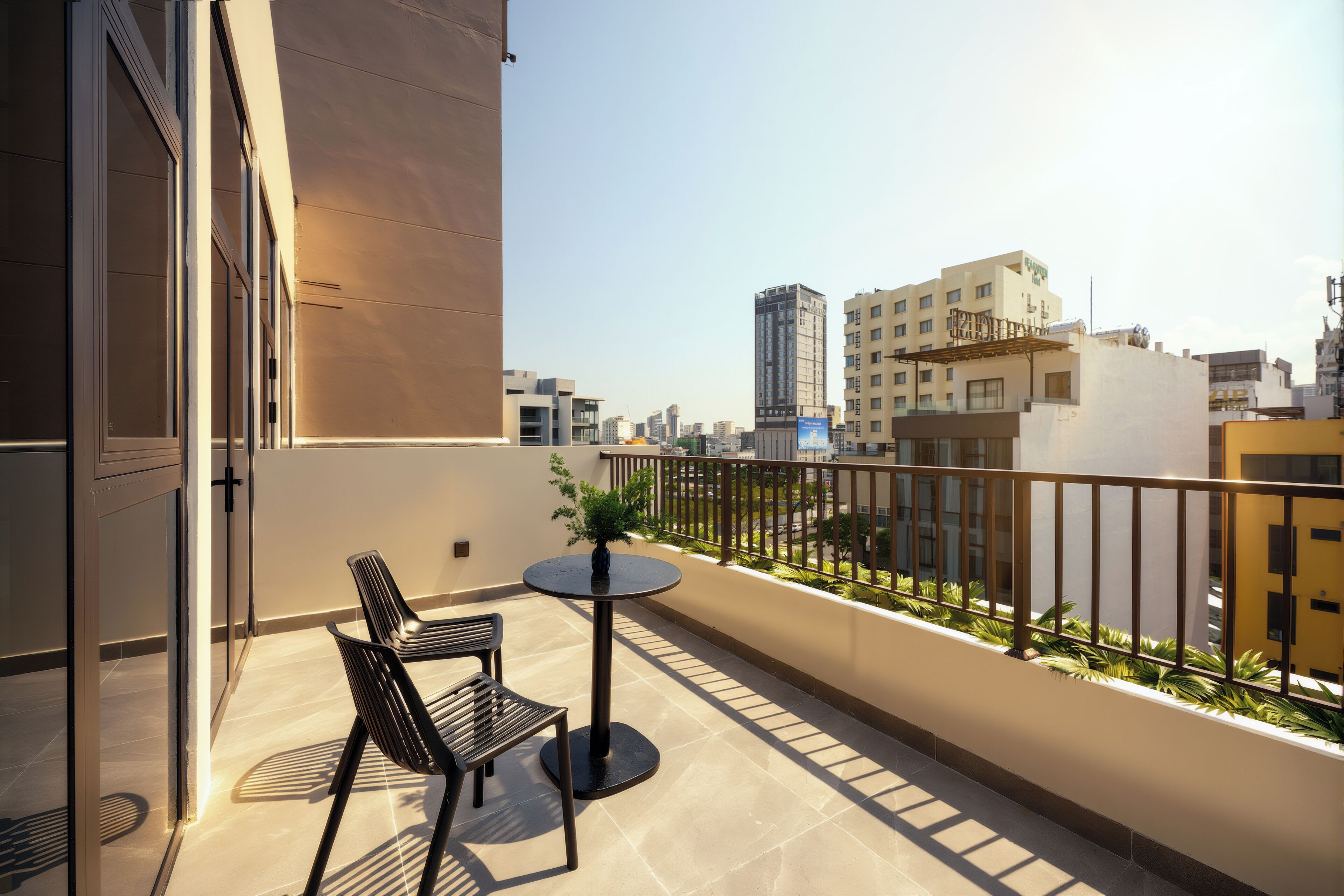 Executive Studio, 1 Queen Bed, Balcony, City View | Property grounds