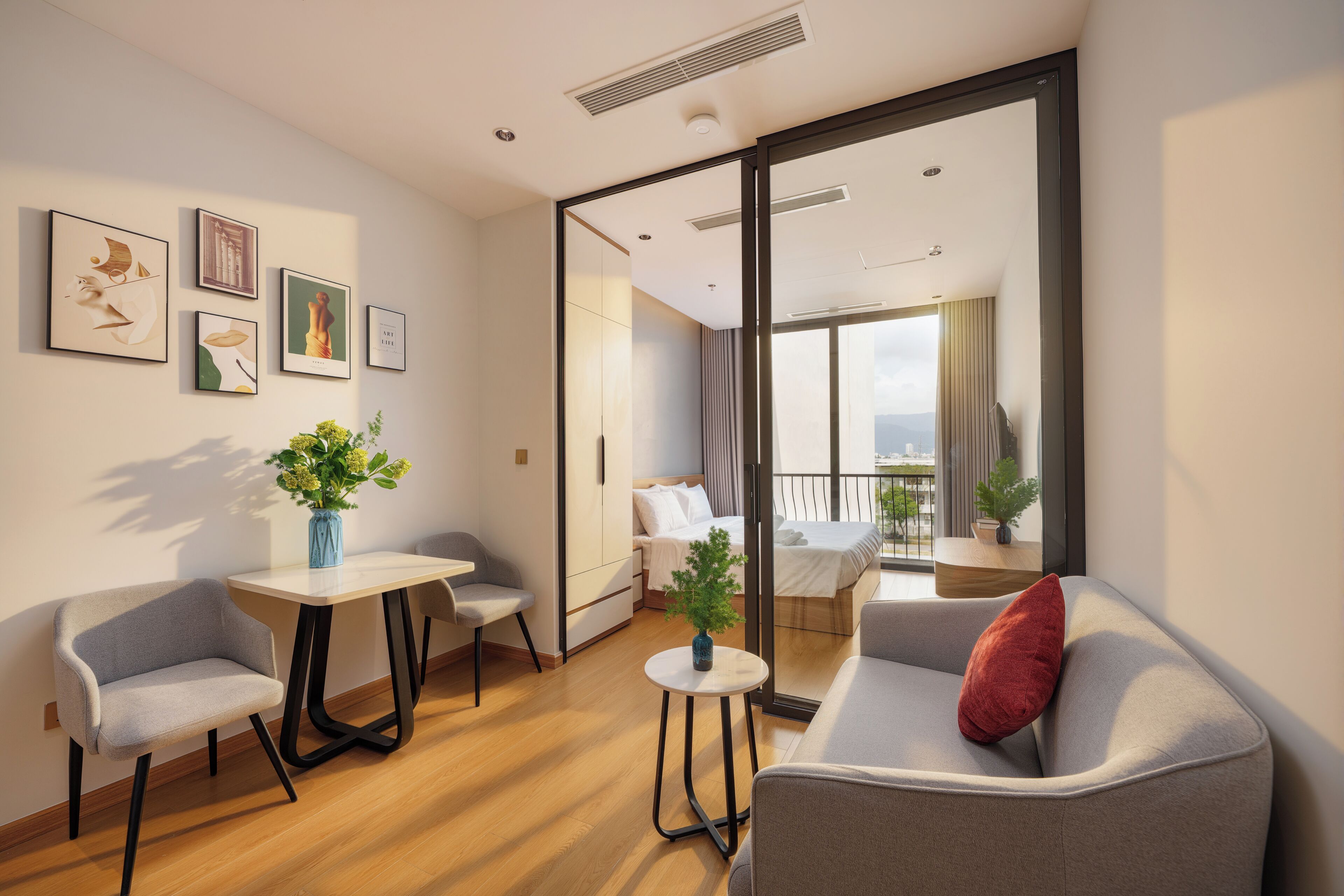 Studio, 1 giường cỡ queen, ban công | Khu phòng khách