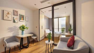 Studio, 1 Queen Bed, Balcony | Living area