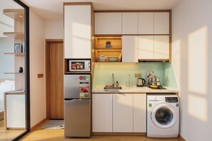 Premium Studio, Balcony, City View | Private kitchen - ANORA HOME by BRIO (Phuong An Hai Bac)