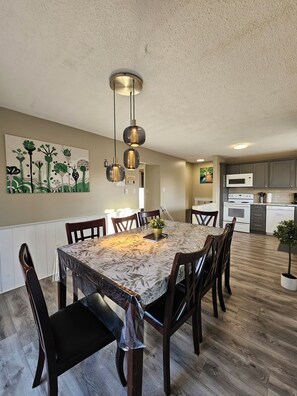 Dining - Grotto Basecamp Lodge Simple Spacious Groups Hikers Scuba Dive Intown Tobermory (Tobermory)