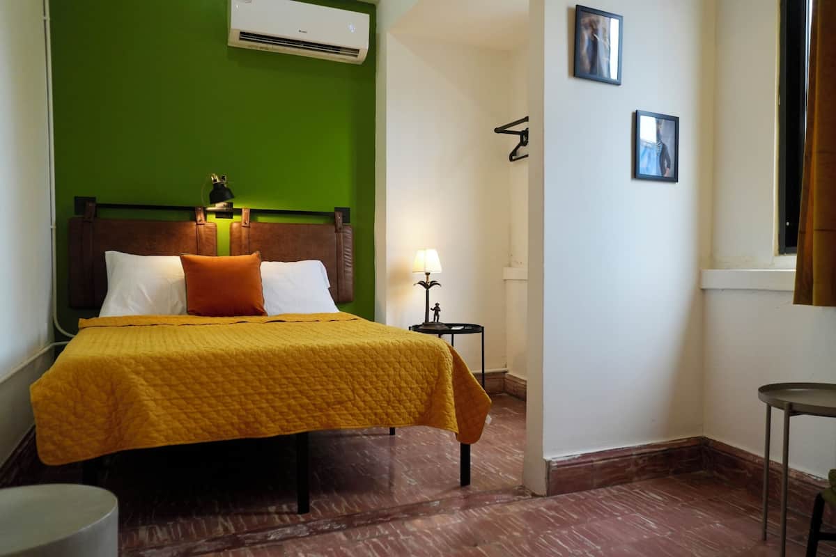 Comfort Shared Dormitory, Women only