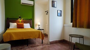 Comfort Shared Dormitory, Women only - 1818 LLC (San Juan)