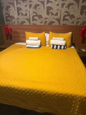 Design Shared Dormitory, Women only - 1818 LLC (San Juan)