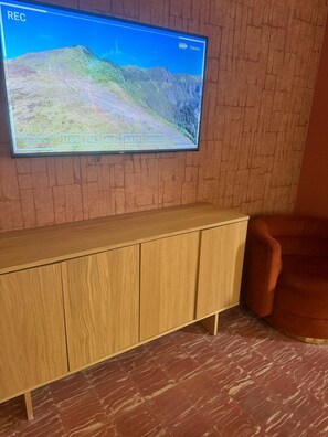 Interior - 1818 LLC (San Juan)