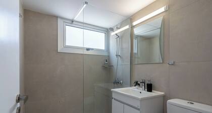 Hermes 2-BR Apt. & Balcony in Larnaca