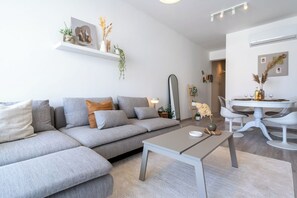 Apartment, 2 Bedrooms, Kitchen, City View | Living area | Smart TV, Netflix, streaming services