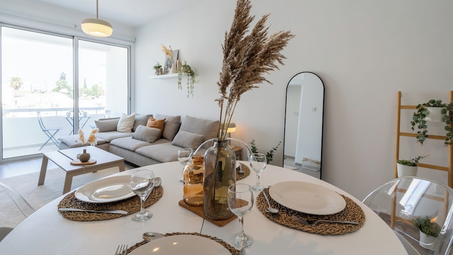 Hermes 2-BR Apt. & Balcony in Larnaca