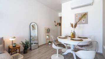 Apartment, 2 Bedrooms, Kitchen, City View | Dining