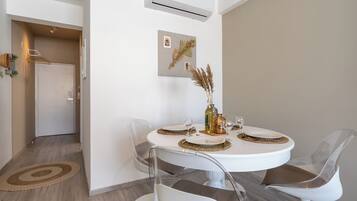 Apartment, 2 Bedrooms, Kitchen, City View | Dining