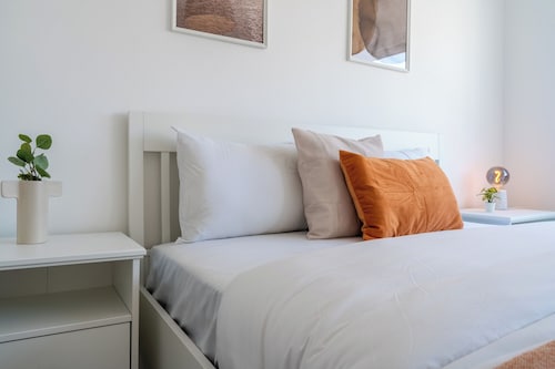 Hermes 2-BR Apt. & Balcony in Larnaca