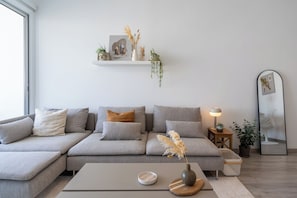 Apartment, 2 Schlafzimmer, Küche, Stadtblick | Wohnbereich | Smart-TV, Netflix, Streaming-Dienste