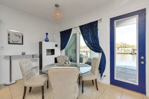 Dining - Lakeside (Seabrook)