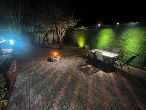 Outdoor dining - Gateway Spacious Apartment with Garden (Yerevan)