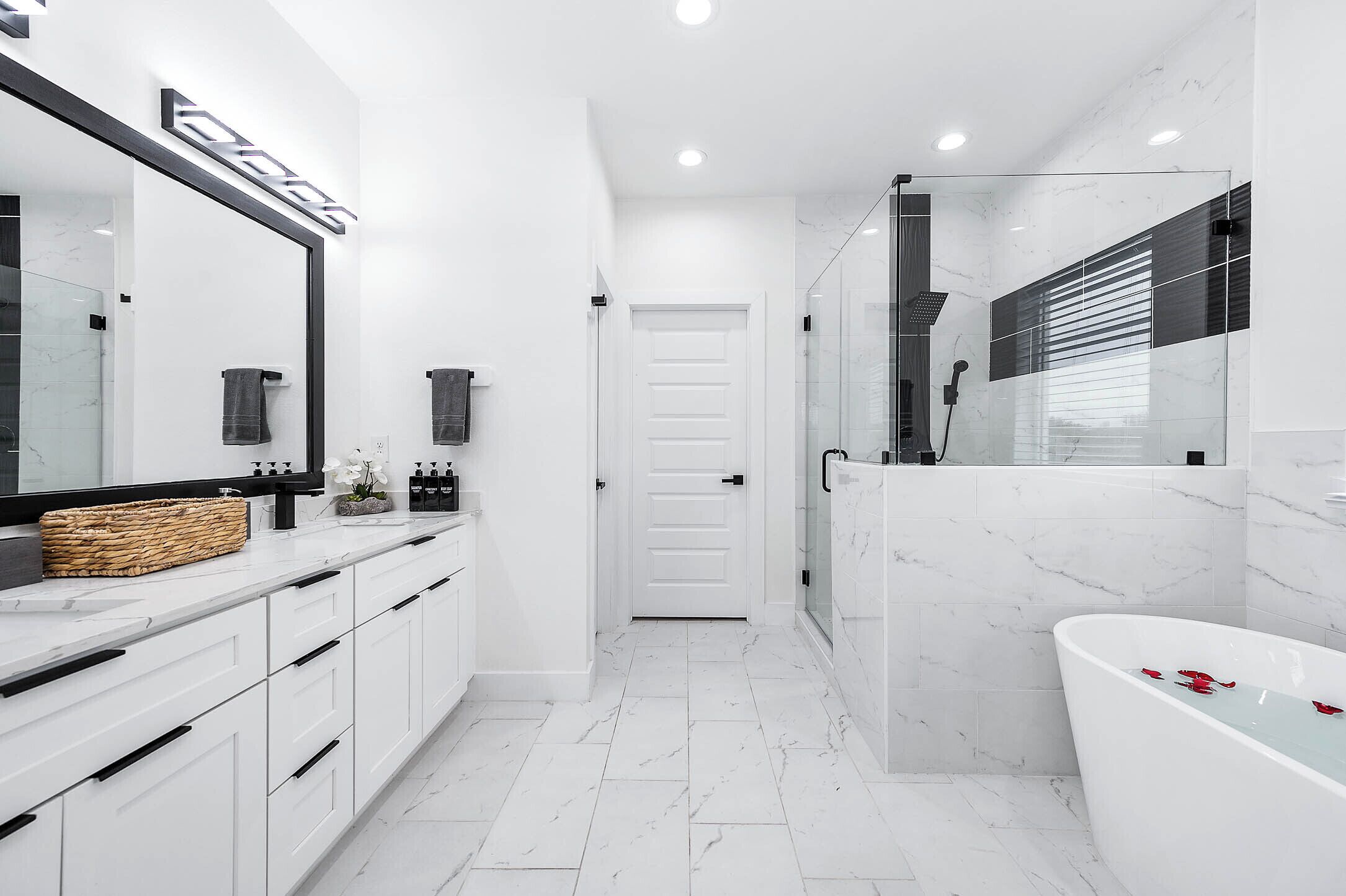 Deluxe House, Multiple Beds, Non Smoking, Private Pool | Bathroom
