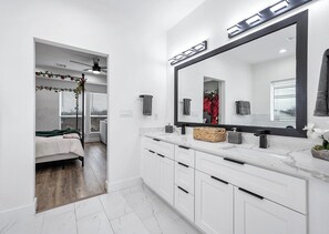 Deluxe-Haus, Mehrere Betten, Nichtraucher, eigener Pool | Badezimmer