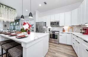 Private kitchen - Empress Whimsical Retreat (Houston)
