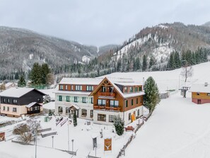 Exterior - Centrally located and at the ski slope. (Hohentauern)