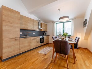 Fridge, microwave, oven, stovetop - Centrally located and at the ski slope. (Hohentauern)