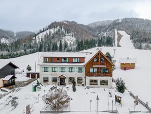 Exterior - Centrally located and at the ski slope. (Hohentauern)