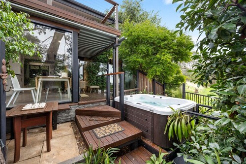 On The Deck Studio: Spa Hideaway in Scenic Belair