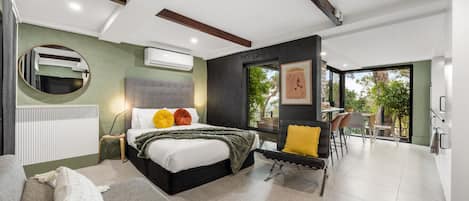 1 bedroom, desk, iron/ironing board, WiFi