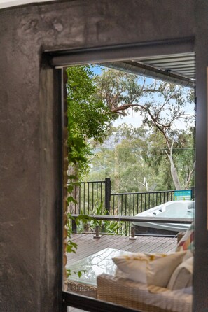 Interior - On The Deck Studio: Spa Hideaway in Scenic Belair (Belair)