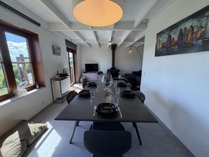 Dining - Renovated fisherman’s house near Nieuwpoort. (Nieuwpoort)