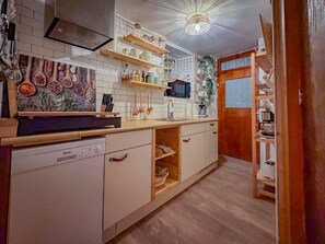 雪櫃、微波爐、爐具、洗碗機