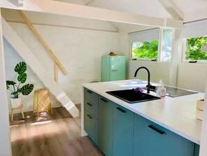 Private kitchen - Scandinavian holiday home with a large garden (Warmenhuizen)