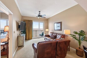 Living area - Legacy Tower II- #1406 - 2BR/2BA Penthouse Gulf-View Condo - Resort Pools + Spa (Gulfport)