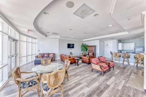 Legacy Tower II- #1406 - 2BR/2BA Penthouse Gulf-View Condo - Resort Pools + Spa