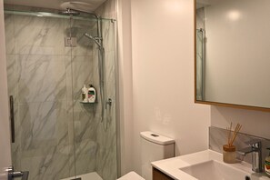 Hair dryer, towels - Seaview 1BR Apartment Marine Parade (Christchurch)