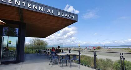 Private Luxury Suite Near Ferry, Airport, Vancouver & Free Private Parking