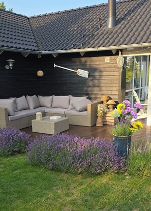 Terrace/patio - Close to water – calm, spa and comfort (Skibby)