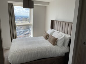 2 bedrooms, free WiFi - Luxe City -Luxury Manchester City Stay - Skyline Views (Manchester)